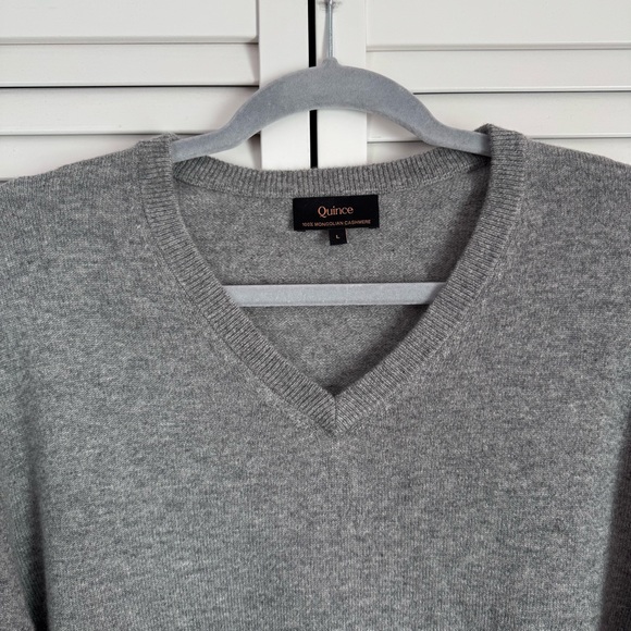 Quince Men’s Mongolian Cashmere V-Neck Sweater Cozy Soft Heather Grey Large - Picture 3 of 9